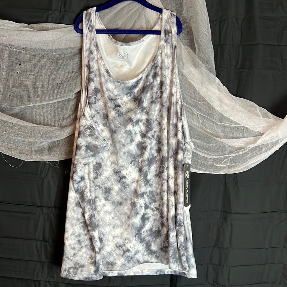 Daisy Fuentes Fit 3X tank